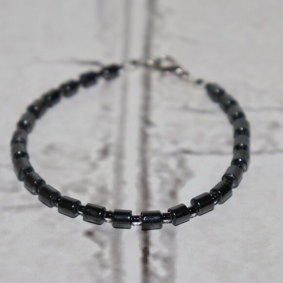 NWOT Natural hematite and glass beaded Bracelet 7.5" - Picture 1 of 5